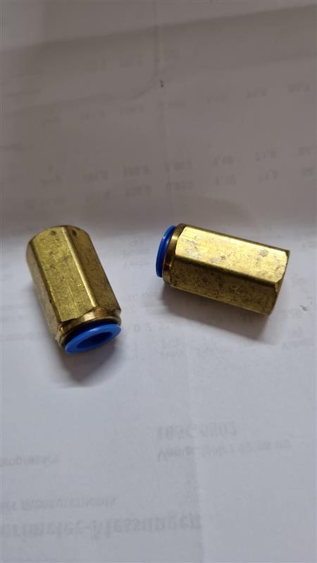 VERBINDUNGSNIPPEL 1/4"SAE x 1/4"NPT