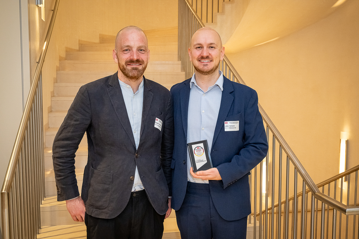 Anzug, Männer, Auszeichnung, Treppenhaus, Abzeichen, men, blazer, suits, name tag, award