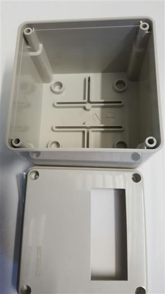 Plastikkasten C-BOX, für Wandmontage, Ausschnitt 29x71 mm